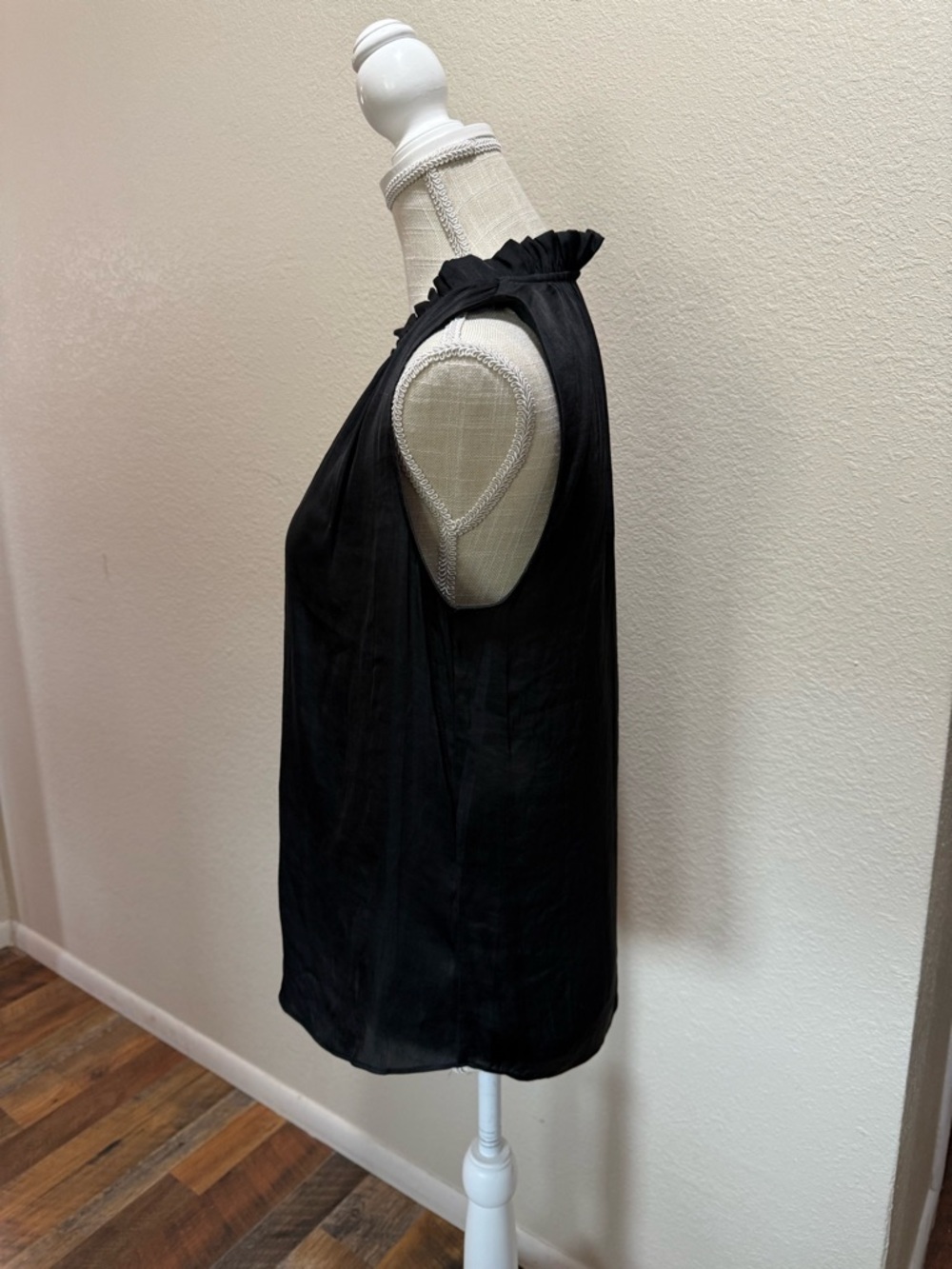 Banana Republic Black Sleeveless Ruffle-Neck Button Front Blouse - Size Small - Picture 3 of 13